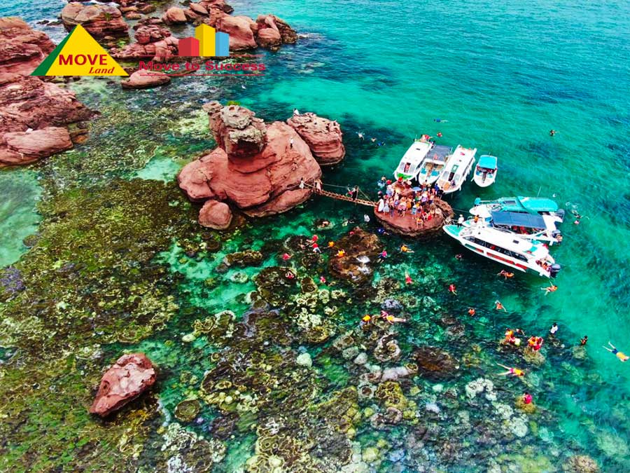 Hòn Gầm Ghì với dải san hô nối tiếp trở thành điểm sống ảo của giới trẻ đến Phú Quốc